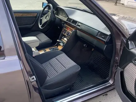 Mercedes-Benz E 230 1992 года за 900 000 тг. в Алматы – фото 4