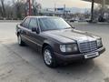 Mercedes-Benz E 230 1992 года за 900 000 тг. в Алматы