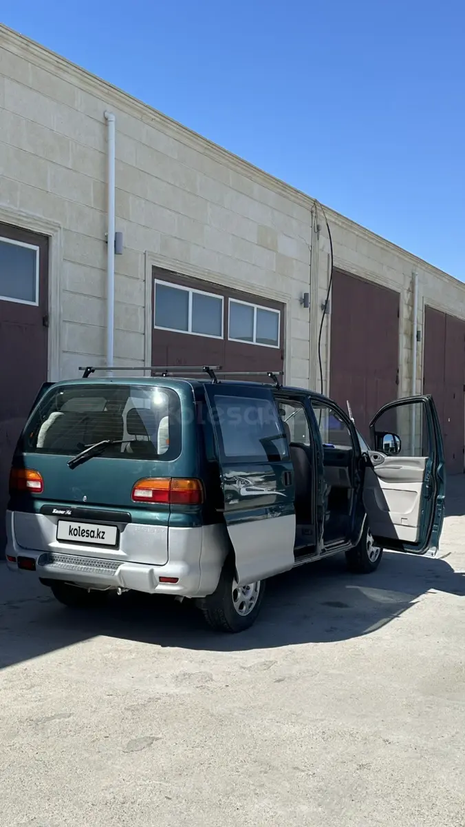 Mitsubishi Delica, 1995