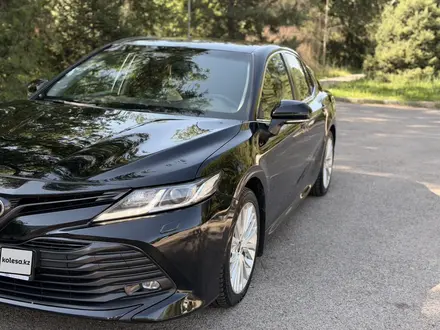 Toyota Camry 2019 года за 12 729 768 тг. в Алматы – фото 2