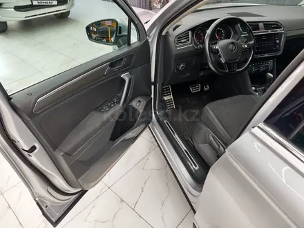 Volkswagen Tiguan 2018 года за 10 200 000 тг. в Атырау – фото 11