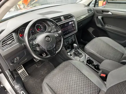 Volkswagen Tiguan 2018 года за 10 200 000 тг. в Атырау – фото 12
