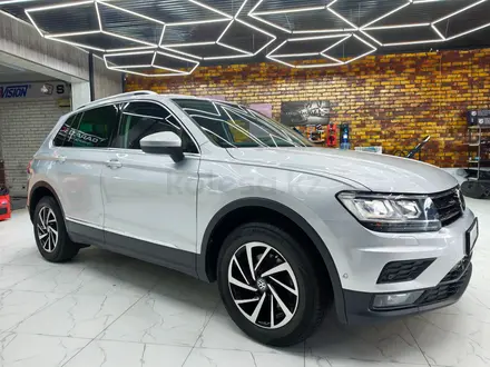 Volkswagen Tiguan 2018 года за 10 200 000 тг. в Атырау – фото 2