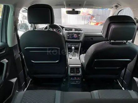 Volkswagen Tiguan 2018 года за 10 200 000 тг. в Атырау – фото 21