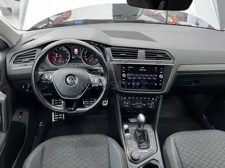 Volkswagen Tiguan 2018 года за 10 200 000 тг. в Атырау – фото 22