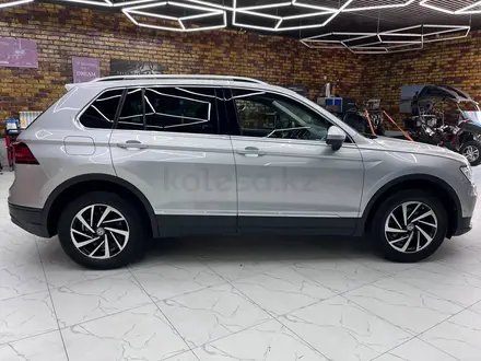 Volkswagen Tiguan 2018 года за 10 200 000 тг. в Атырау – фото 27