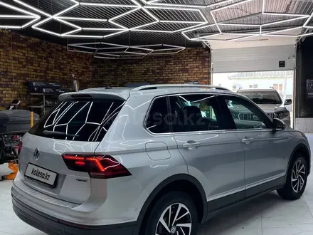 Volkswagen Tiguan 2018 года за 10 200 000 тг. в Атырау – фото 28