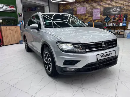 Volkswagen Tiguan 2018 года за 10 200 000 тг. в Атырау – фото 29