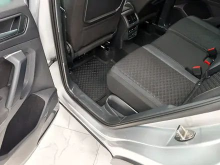 Volkswagen Tiguan 2018 года за 10 200 000 тг. в Атырау – фото 5