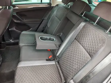Volkswagen Tiguan 2018 года за 10 200 000 тг. в Атырау – фото 8