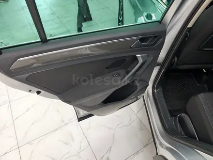 Volkswagen Tiguan 2018 года за 10 200 000 тг. в Атырау – фото 9