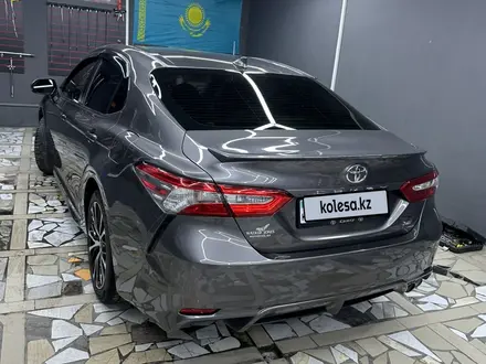 Toyota Camry 2019 года за 14 100 000 тг. в Шымкент – фото 3