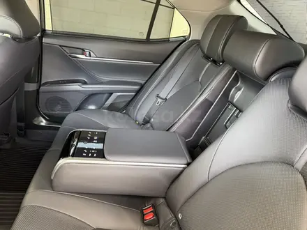 Toyota Camry 2021 года за 17 300 000 тг. в Шымкент – фото 11