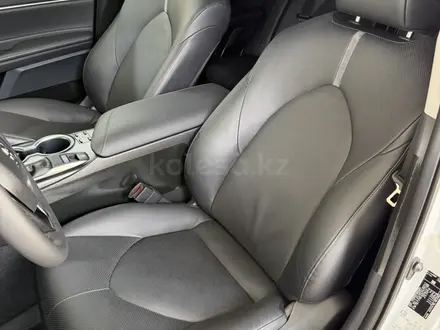 Toyota Camry 2021 года за 17 300 000 тг. в Шымкент – фото 12