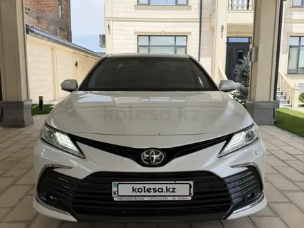 Toyota Camry 2021 года за 17 300 000 тг. в Шымкент