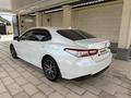 Toyota Camry 2021 года за 17 300 000 тг. в Шымкент – фото 6