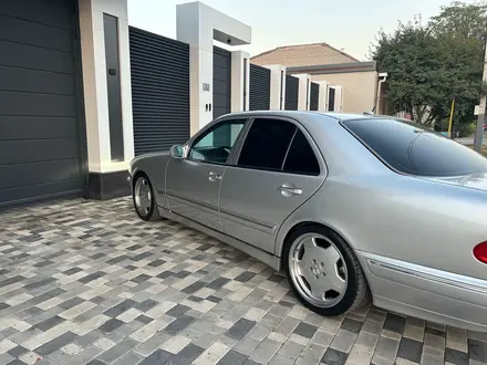 Mercedes-Benz E 320 1999 года за 5 200 000 тг. в Шымкент – фото 5