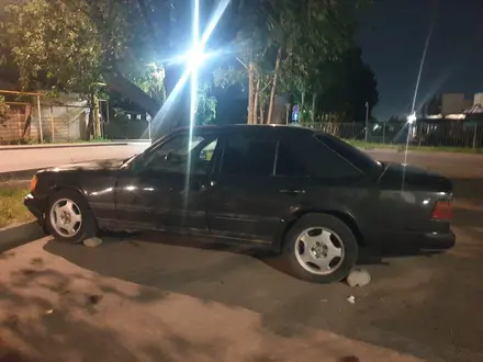 Mercedes-Benz E 230 1989 года за 990 000 тг. в Алматы – фото 2