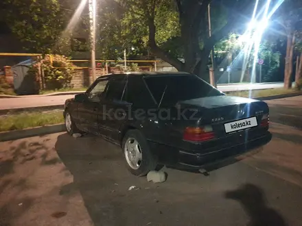 Mercedes-Benz E 230 1989 года за 990 000 тг. в Алматы