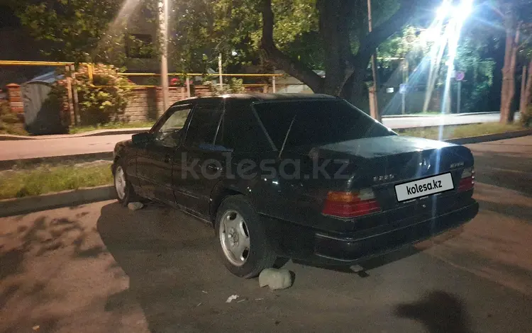 Mercedes-Benz E 230 1989 года за 990 000 тг. в Алматы