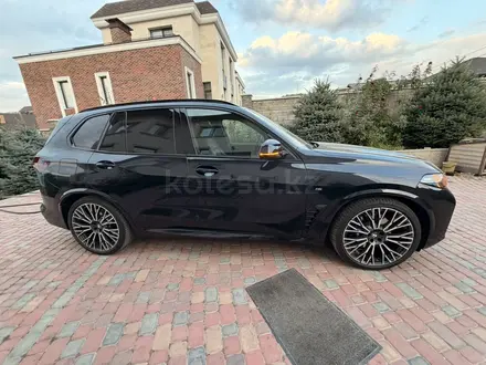 BMW X5 2024 года за 51 000 000 тг. в Алматы – фото 4