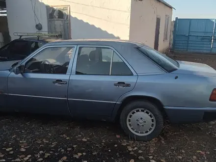 Mercedes-Benz E 230 1991 года за 1 200 000 тг. в Шиели – фото 4