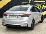 Hyundai Accent 2018 года за 7 800 000 тг. в Атырау – фото 3