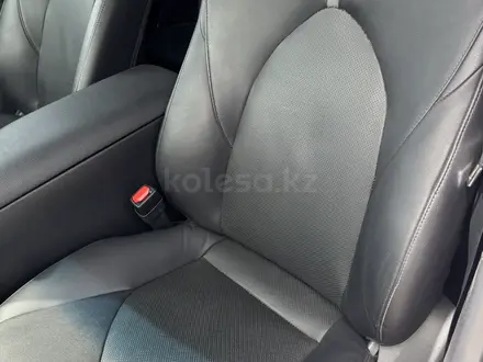 Toyota Camry 2022 года за 15 200 000 тг. в Алматы – фото 10
