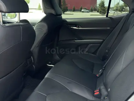 Toyota Camry 2022 года за 15 200 000 тг. в Алматы – фото 12