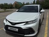 Toyota Camry 2022 года за 15 200 000 тг. в Алматы