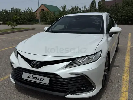 Toyota Camry 2022 года за 15 200 000 тг. в Алматы