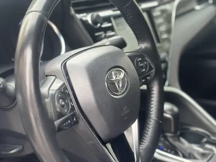 Toyota Camry 2020 года за 13 850 000 тг. в Павлодар – фото 23