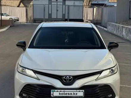 Toyota Camry 2020 года за 13 850 000 тг. в Павлодар – фото 2