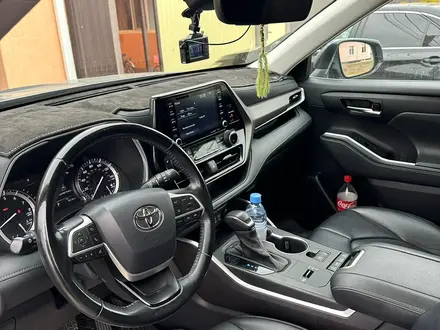 Toyota Highlander 2022 года за 19 788 888 тг. в Атырау – фото 12