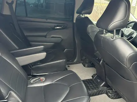 Toyota Highlander 2022 года за 19 788 888 тг. в Атырау – фото 17