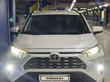 Toyota RAV4 2020 года за 14 800 000 тг. в Шымкент – фото 2
