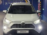 Toyota RAV4 2020 года за 14 800 000 тг. в Шымкент