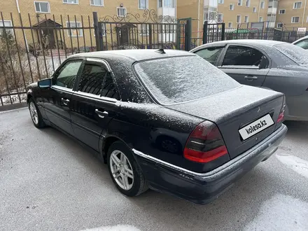 Mercedes-Benz C 180 1998 года за 1 450 000 тг. в Караганда – фото 2