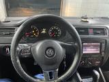 Volkswagen Jetta 2011 года за 3 500 000 тг. в Атырау – фото 3