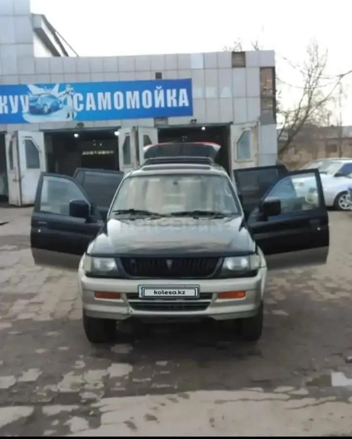 Mitsubishi Montero, 1998