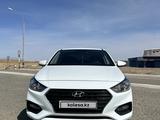 Hyundai Solaris 2018 года за 7 250 000 тг. в Байконыр – фото 2