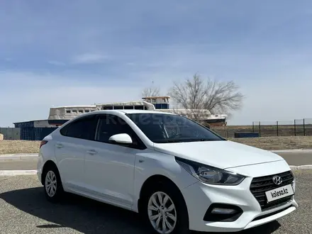 Hyundai Solaris 2018 года за 7 000 000 тг. в Байконыр – фото 2