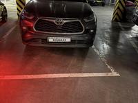 Toyota Highlander 2023 года за 25 800 000 тг. в Астана