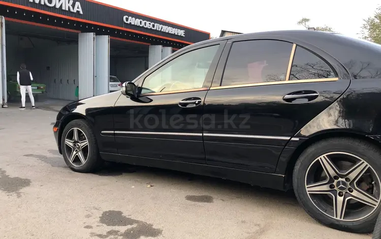 Mercedes-Benz C 240 2004 года за 4 000 000 тг. в Алматы