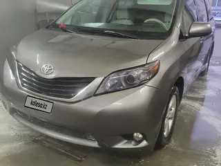 Toyota Sienna, 2012