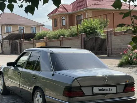 Mercedes-Benz E 230 1992 года за 1 900 000 тг. в Алматы – фото 3