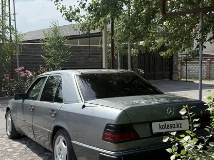 Mercedes-Benz E 230 1992 года за 1 900 000 тг. в Алматы – фото 4