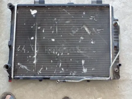 Радиатор w210 за 50 000 тг. в Атырау