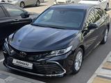 Toyota Camry 2023 года за 19 500 000 тг. в Астана