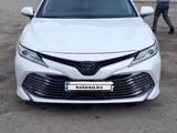 Toyota Camry 2018 года за 14 000 000 тг. в Семей